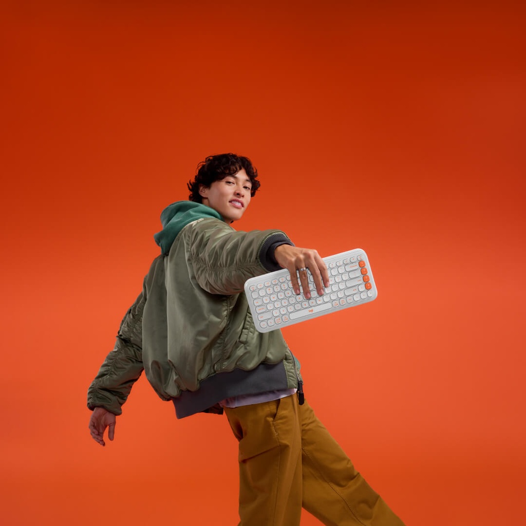 Combo Teclado y Mouse Logitech Pop Icon Bluetooth Blanco crudo y naranja